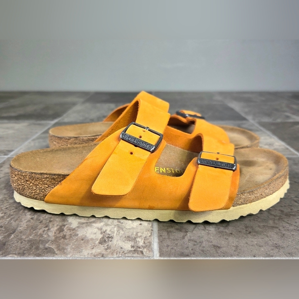 BIRKENSTOCK ARIZONA NUBUCK LEATHER SANDALS. - Picture 5 of 12